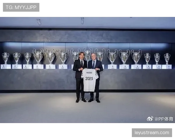 莫德里奇经纪人现身马德里,媒体猜测其与皇马续约谈判进入关键阶段